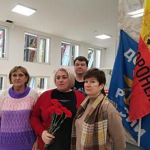 Возложение цветов к вечному огню